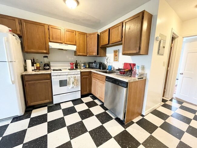 Building Photo - 96 Hammond St Unit 4