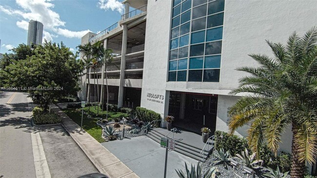 Photo - 10 SW South River Dr Unidad 1713