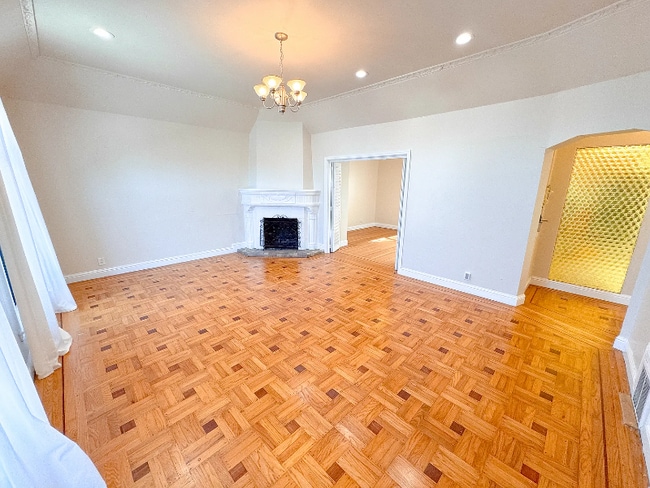 Photo - 472 Ramsell St