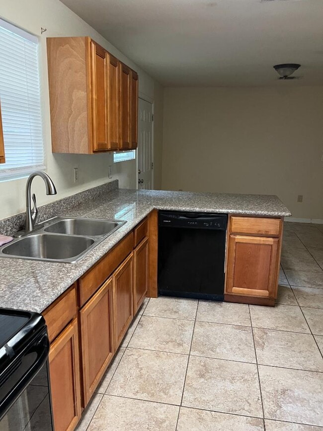 Photo - 243 E Holly St