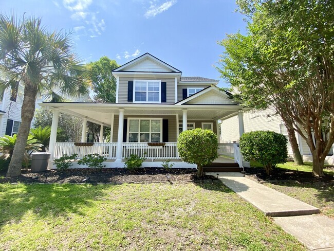 Building Photo - Charming, Spacious, Single Family Home in ...