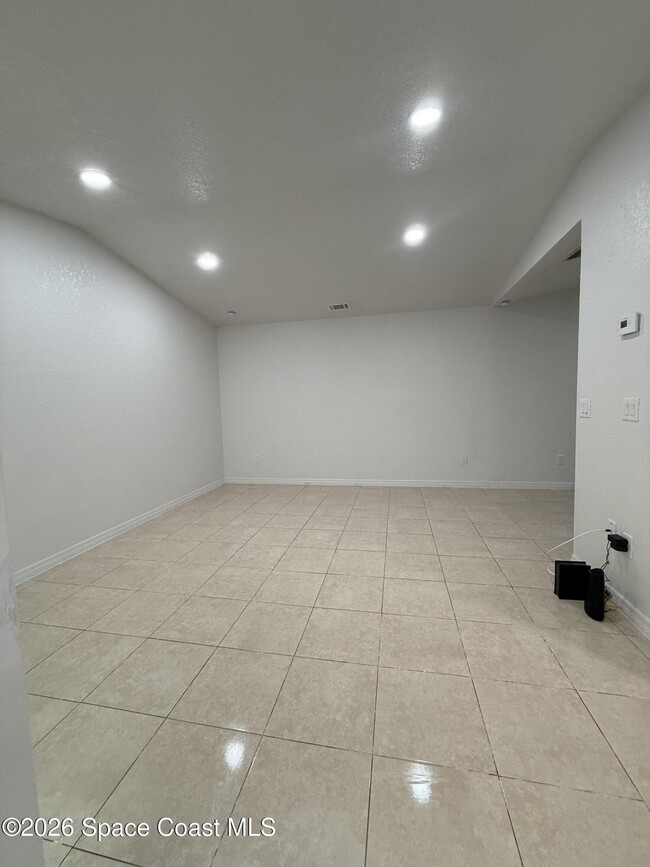 Photo - 1465 Malibu Cir NE