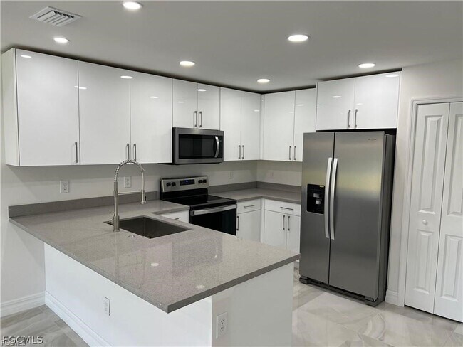 Photo - 4852 30th St SW