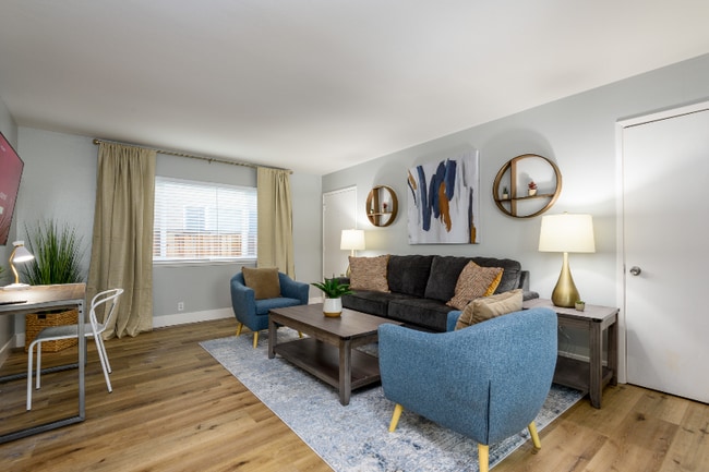 Photo - 1176 King St