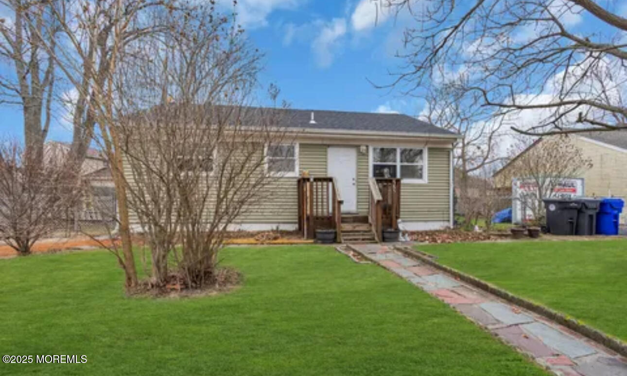 Photo - 385 Delaware Dr