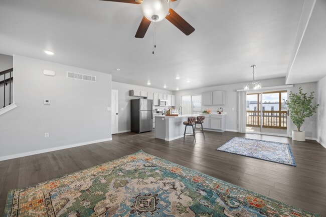 Photo - 921 Aiden St