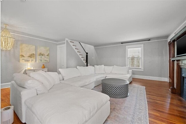 Photo - 910 E Hamilton Ave