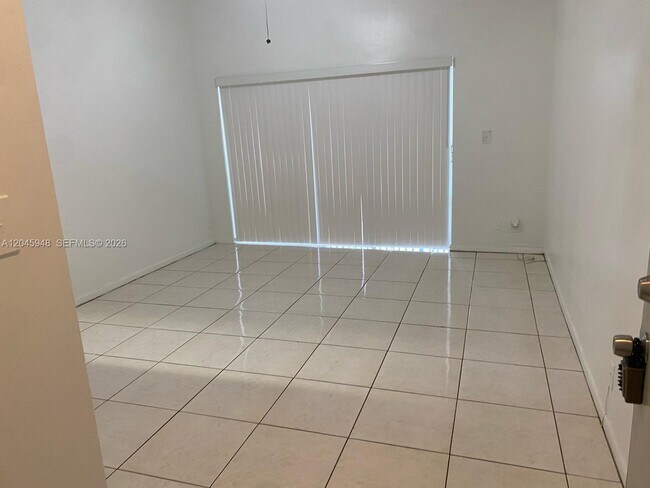 Photo - 5612 Rock Island Rd Unidad 167