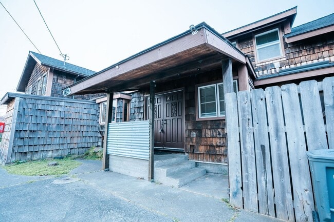 Building Photo - 122 Brennan St Unit A