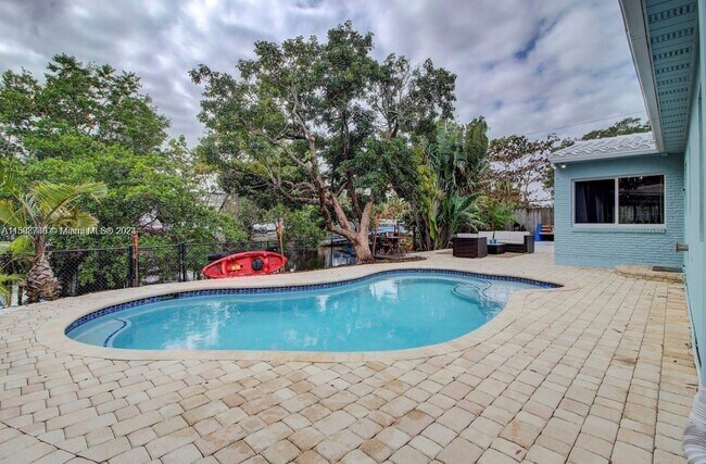 Photo - 320 SW 11th Ct House