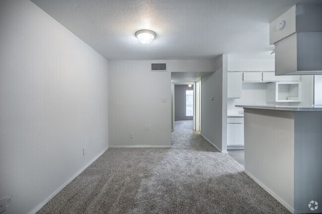 1BR, 1BA - 743SF - Dining Room