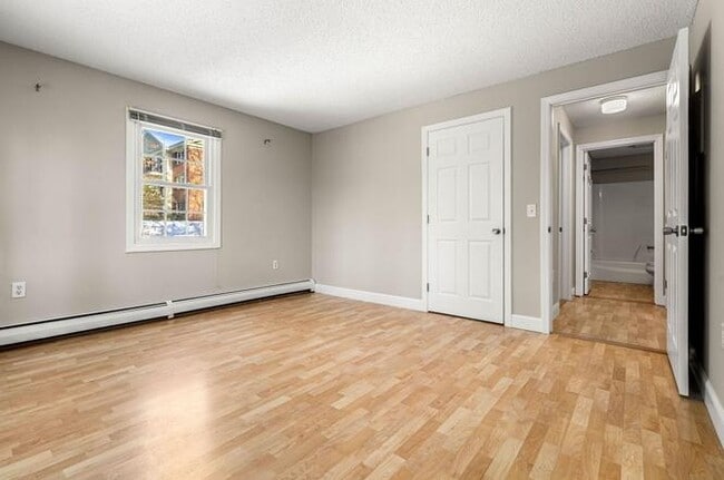 Building Photo - 7 Saint James Pl Unit 724