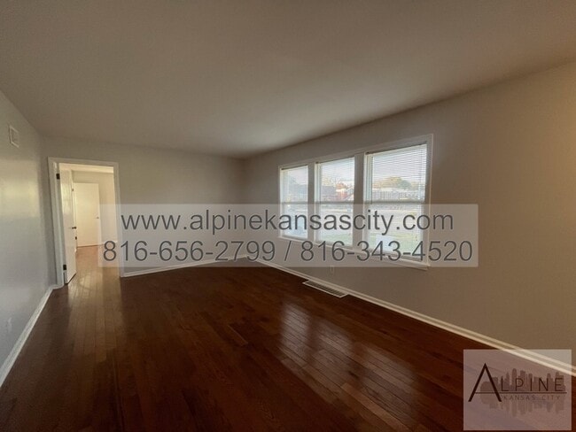 Photo - Spacious Gladstone Ranch!