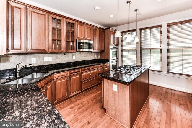 Photo - 3537 S Four Mile Run Dr