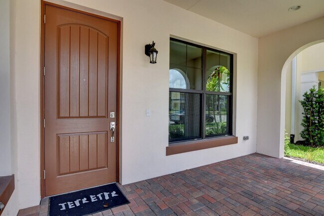 Photo - 2074 Dickens Ter