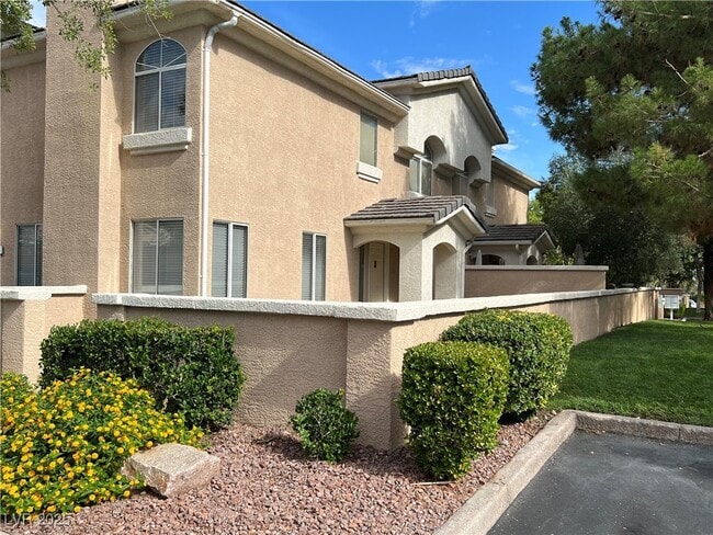 Building Photo - 910 Elegant Coral Ave Rental