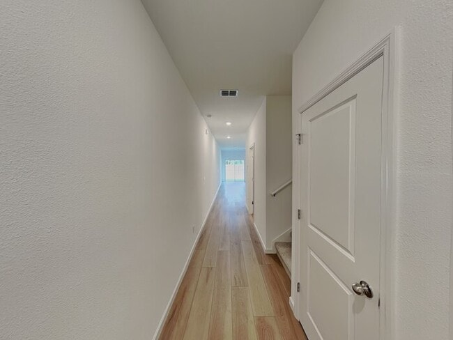 Photo - 594 Holly Lks Dr