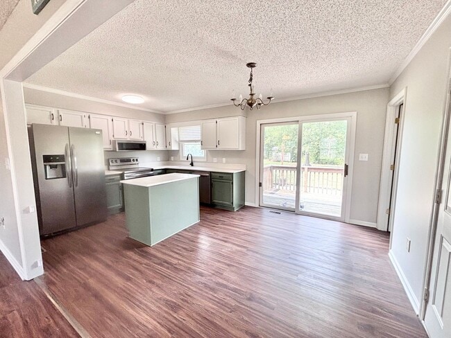 Photo - 8310 Prince Edward Rd