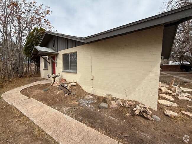 Building Photo - 3990 E Yuma Dr Rental