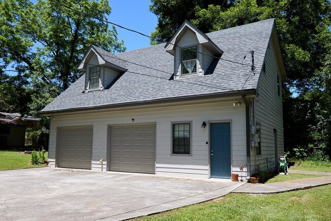 Building Photo - 2838 Mitchell Pl Unit Garage Appt.- B
