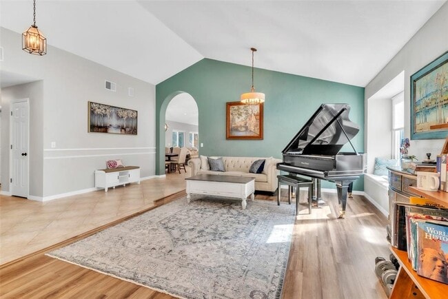 Photo - 6206 Farthing St