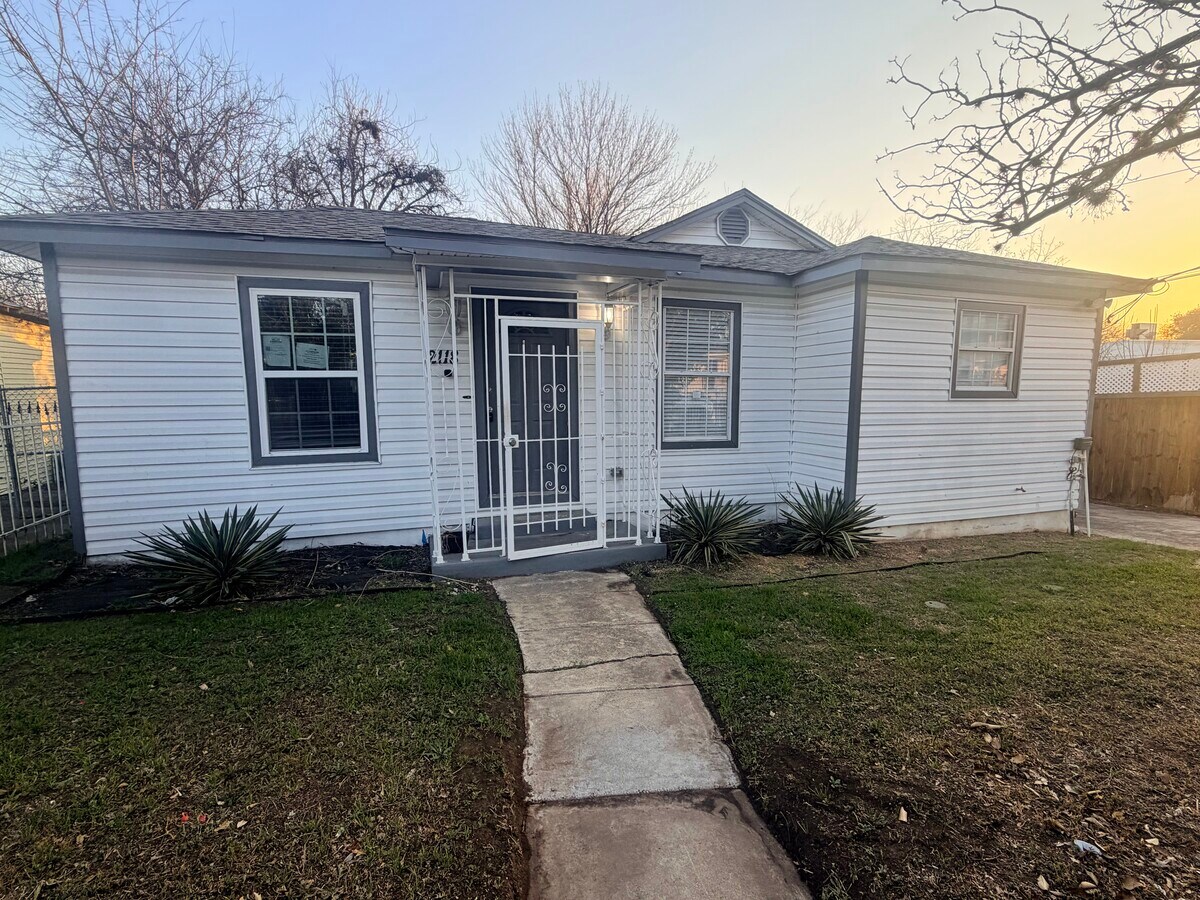 Photo - 2118 Burnet St