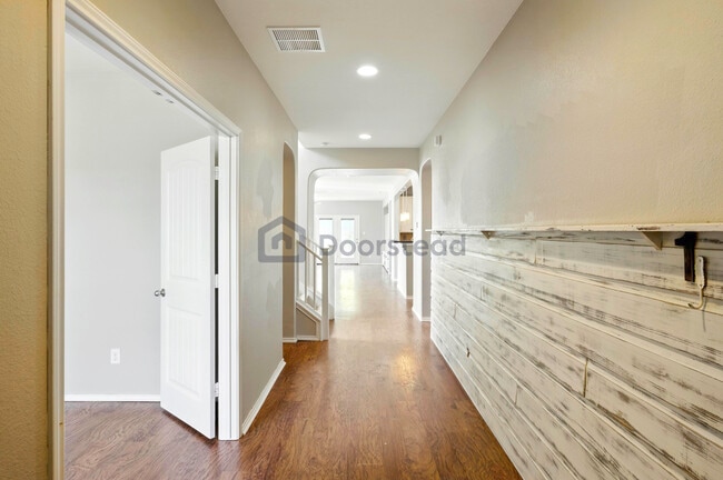 Photo - 920 Water Hyacinth Loop