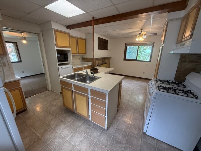 Photo - 1330 Dewey Ct