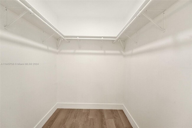 Photo - 9120 Taft St