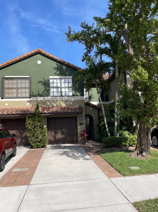 Photo - 725 Ventura Dr Townhome