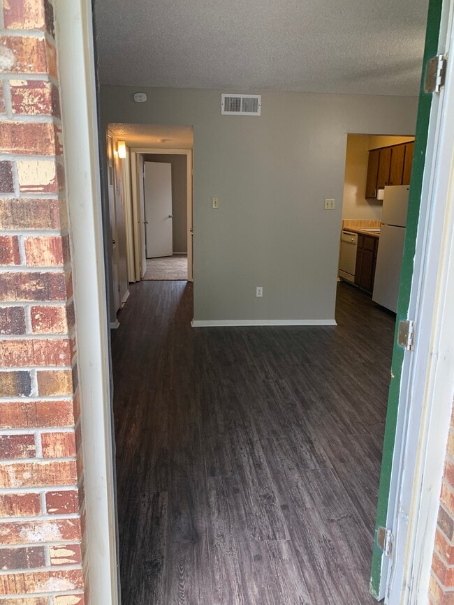 Photo - Henslee Heights Apartments