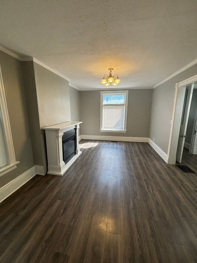 Photo - 916 E Lyon St Unit 918 E Lyon St - Right Side