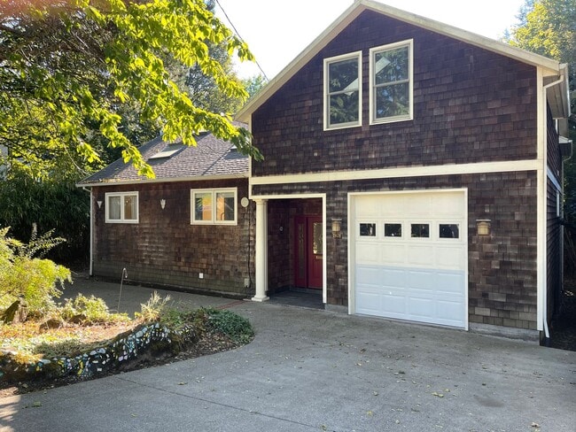 CHARMING MULTNOMAH VILLAGE CUSTOM HOME AVA... - CHARMING MULTNOMAH VILLAGE CUSTOM HOME AVA...