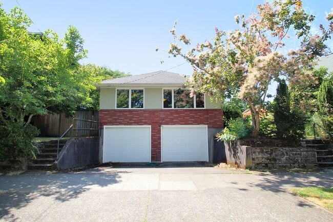 Building Photo - 4118-4118 SE Yamhill St Rental
