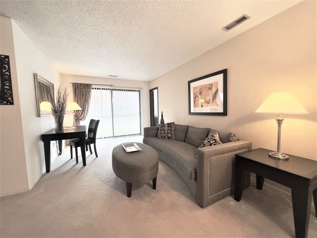 2BD 2BA - Living Room