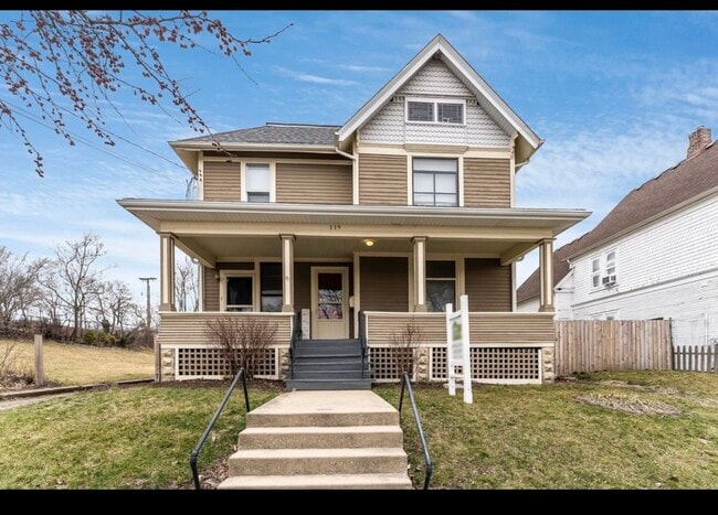 Building Photo - 229 W Downer Pl Unit Apt 2