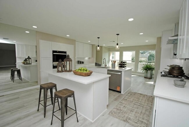 Photo - 3322 Robinson Rd