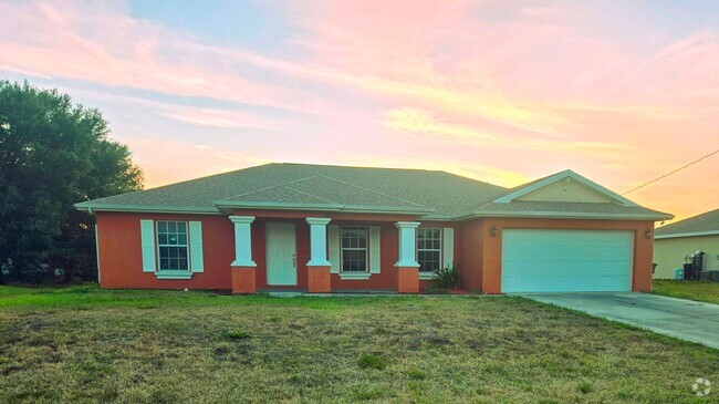 Building Photo - Large Family Home-Great Location! 3/2/2 + ...