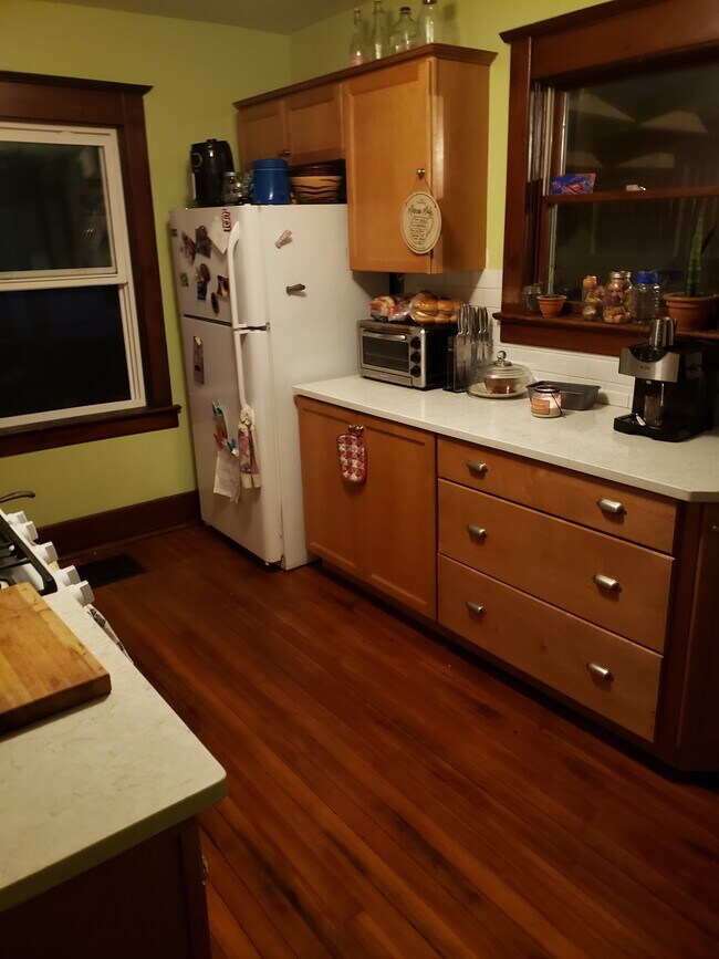 Photo - 702 W High St