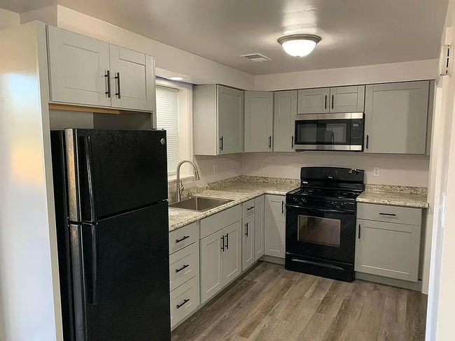 Building Photo - 5322 Plaza Ave Unit 5322 Plaza Ave