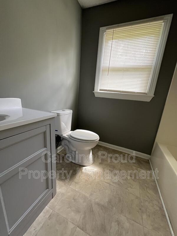 Photo - 487 Huntingridge Rd