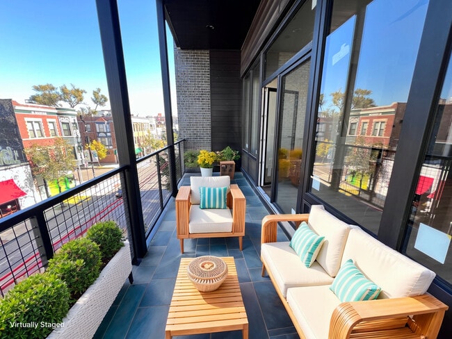 Photo - 1039 W Belmont Ave