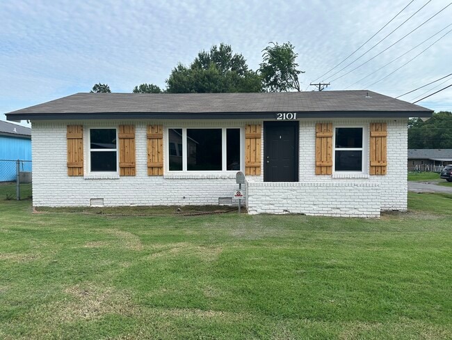 Building Photo - 2101 Robison St