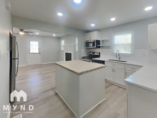 Photo - 900 Chalmers St