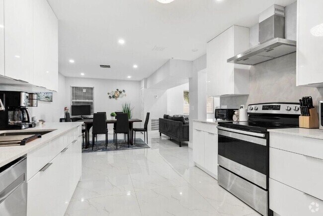 Building Photo - 255 Glouchester St Rental