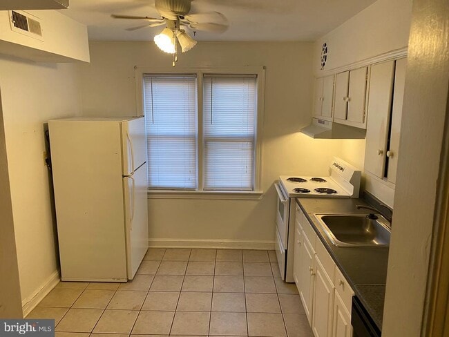 Building Photo - 4236 Benning Rd NE Unit 302