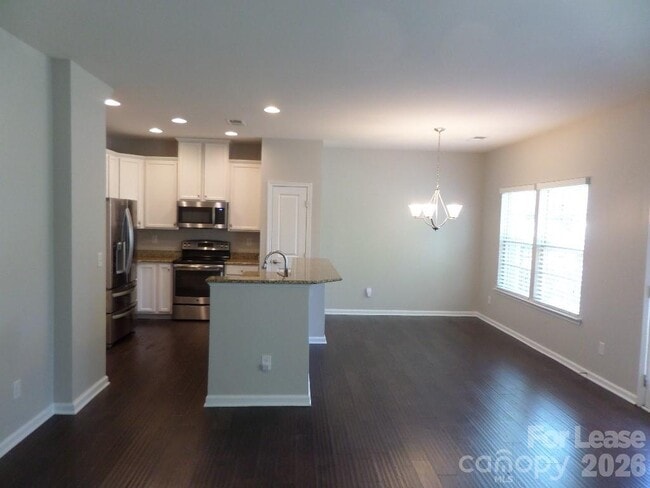 Photo - 3339 Major Samuals Way