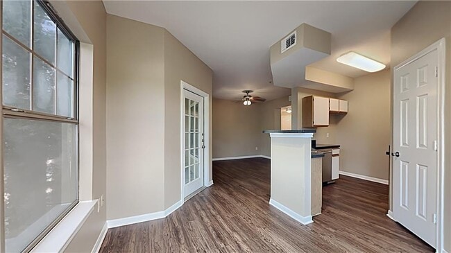 Building Photo - 2320 Gracy Farms Ln Unit 324