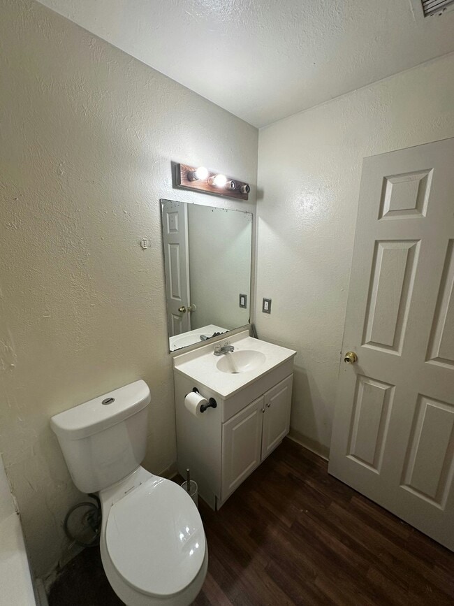 Photo - 7049 Peachtree Ave