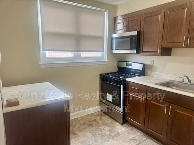 Photo - 910 E Sharpnack St